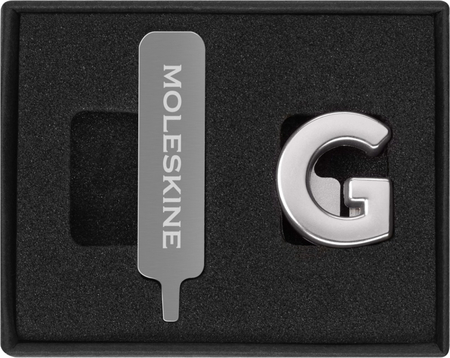 Przypinka MOLESKINE G, srebrna