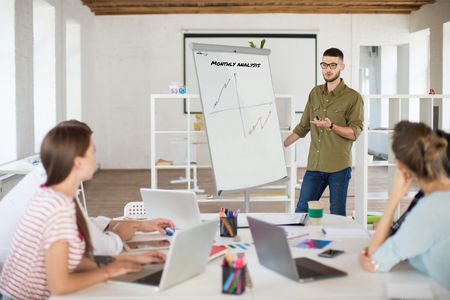 Flipchart Mobilny Magnetyczny Suchościeralny FM2 z ramionami na blok + Akcesoria