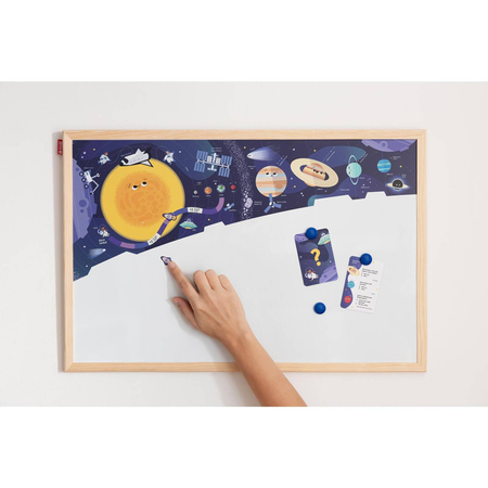 Tablica edukacyjna MemoBe, WHITEBOARDGAME: Space adventure!, nadruk KOSMOSU, zestaw do gry, wersja EN, rama drewniana, 60x40 cm