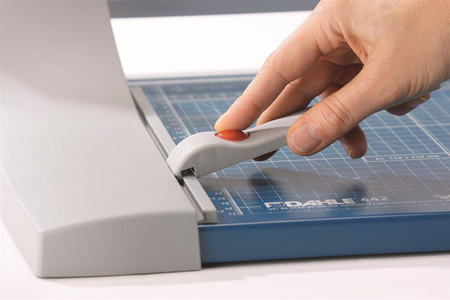 TRYMER DAHLE, DŁUGOŚĆ CIĘCIA 1830mm, WYSOKOŚĆ CIĘCIA 1,0mm, STÓŁ W KOMPLECIE