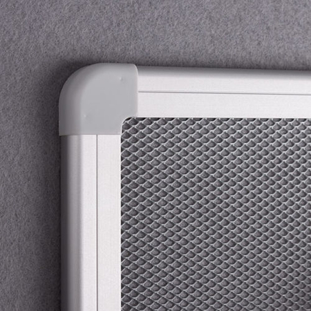 Tablica Pin-mag w srebrnej ramie