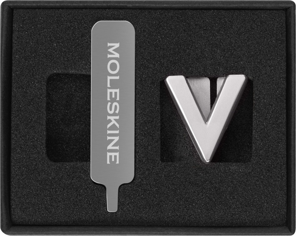 Przypinka MOLESKINE V, srebrna